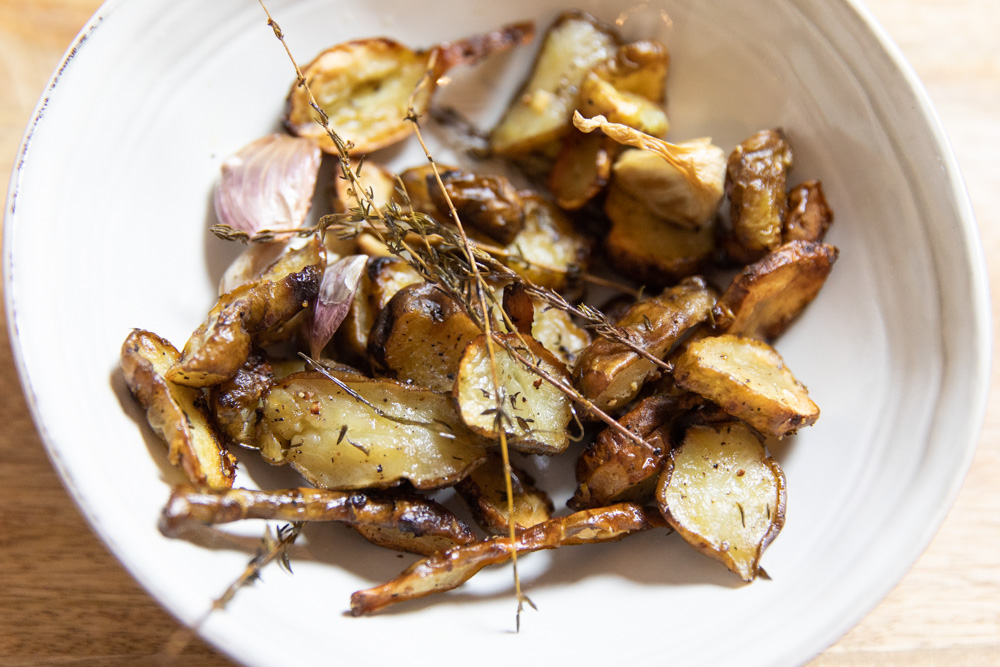 Crispy Roasted Jerusalem Artichokes with Garlic and Thyme – A Pinch of ...